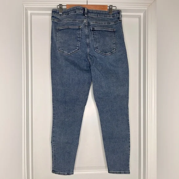 Gap Women’s High Rise Universal Jegging Sz. 14/32R, Light Wash - Picture 2 of 9